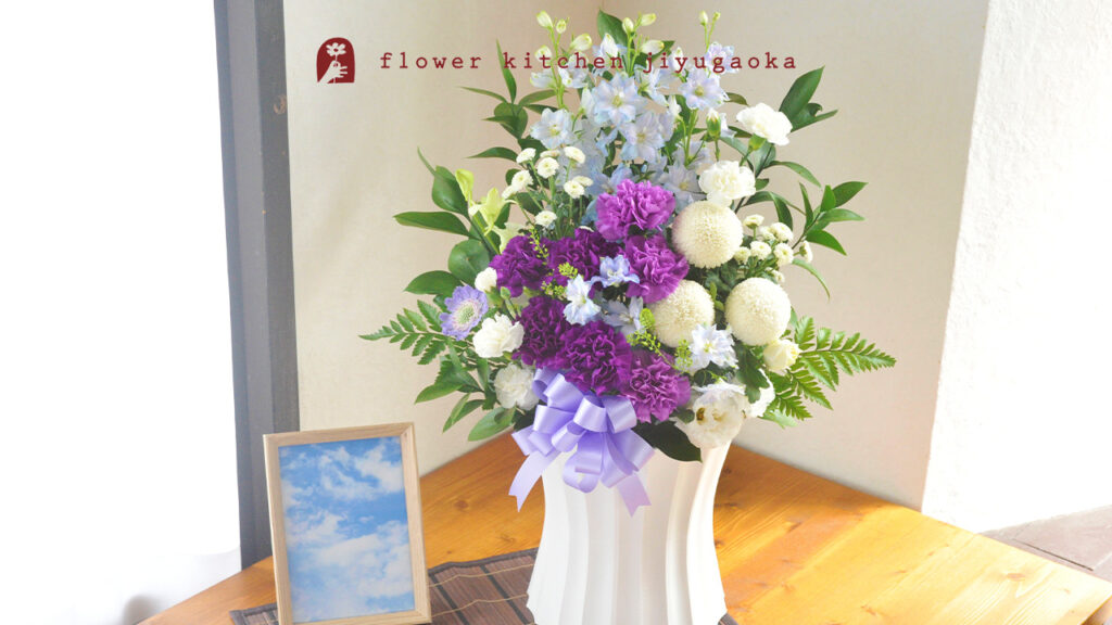 故人を想う心遣い：「喪中見舞い」に贈る、失敗しない「お供え花」の選び方