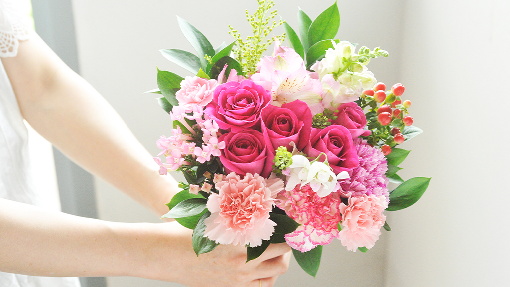 ヒペリカムの入ったブーケ